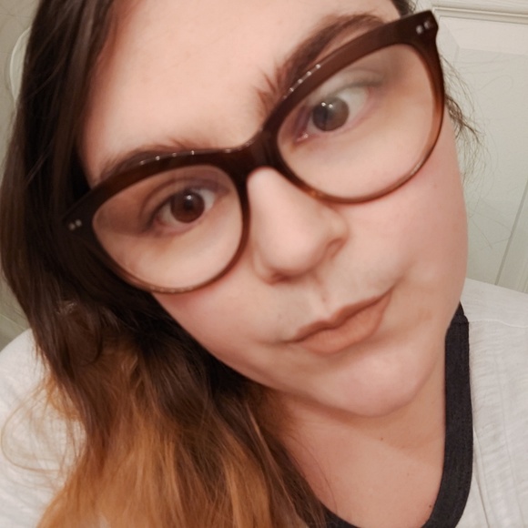 Meet your Posher, Caryn - Picture 1 of 1